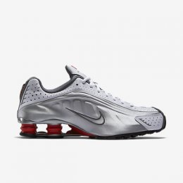 Nike Shox R4 Sneakers