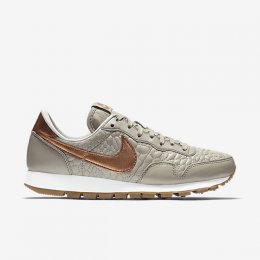 NIKE AIR PEGASUS 83 PREMIUM QUILTED String/Sail/Gum Medium Brown/Metallic Red