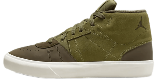 Classic meets modern in this fresh take on a Jordan Brand essential. Premium leather and suede are bolstered by synthetic materials in the upper.
