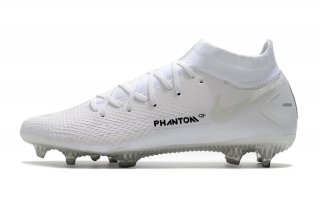 Nike Phantom GT Elite Dynamic Fit FG Soccer Cleats are meticulously designed for exceptional performance on firm ground surfaces.