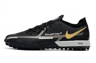 Enhance your shooting accuracy with the Precision Strike Zone on the Nike React Phantom GT Pro TF Shoes.