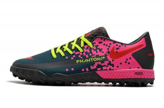 Nike React Phantom GT Pro TF Shoes, giving you unmatched ball control and accuracy.