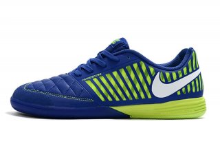 Ignite your indoor football skills with the Nike Lunar Gato 2 IC Shoes.