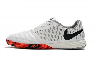 Ignite your skills on the futsal court with the Nike Lunar Gato II IC Shoes.