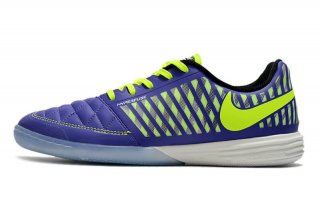 Elevate your game with the Nike Lunar Gato II IC Shoes.