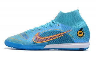 These Nike Mercurial Superfly 9 Elite IC shoes are designed for the elite player, offering unrivaled speed, agility, and control on the court.