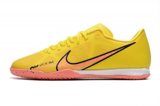 Ignite your indoor football skills with the Nike Zoom Mercurial Vapor 15 Academy IC Shoes.