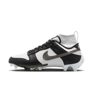 The Nike Dunk Cleats Football Shoes combine the iconic design of the Dunk sneakers with the functionality.