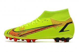 Experience lightweight speed with the minimalistic design of the Nike Mercurial Superfly 8 Academy AG Soccer Cleats.