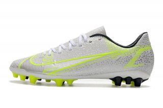 Stay light on your feet with the lightweight design of the Nike Mercurial Vapor 14 Academy AG Soccer Cleats.