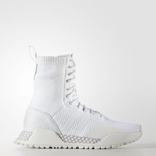 Experience the cutting-edge style and performance of the adidas AF 1.3 Primeknit Boots White, just like the talented basketball player Lauri Markkanen.