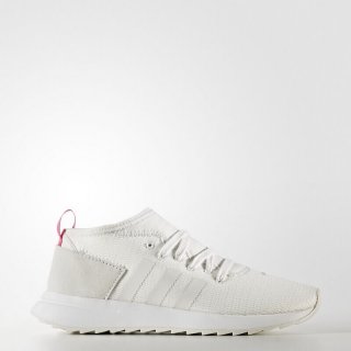 adidas athletics history and futuristic design with the adidas Flashback Winter Shoes White, preferred by the San Diego Toreros men\'s basketball team.