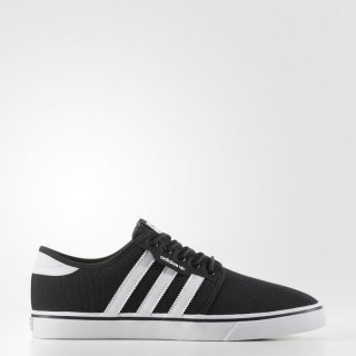 The adidas Seeley Shoes Black boast an engineered mesh construction, making them the Ideal choice for skateboarding enthusiasts.