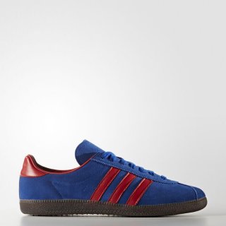 adidas Spiritus SPZL Shoes in Blue pay homage to vintage design with supple suede, signature T-toe overlay, contrast serrated 3-Stripes, a matching heel tab.