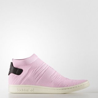 The adidas Stan Smith Shock Primeknit Shoes in pink feature a slip-on Primeknit upper, blending sleek style with classic heritage.
