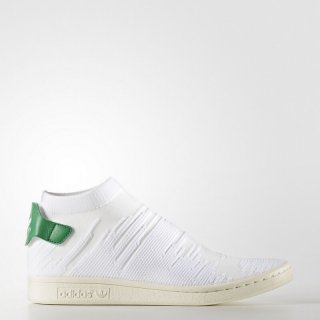 The adidas Stan Smith Shock Primeknit Shoes modernize the sleek court style with a flexible Primeknit upper, paying homage to adidas Originals heritage.