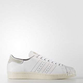 The adidas Superstar 80s Decon Shoes in White offer a fresh, minimalist take on the legendary shell-toe look, laser-etched 3-Stripes and Trefoil logo.