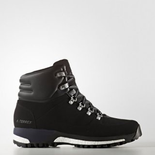The adidas TERREX Pathmaker Climawarm Boots in black provide modern energy return and warmth, along with exceptional stability and grip for outdoor adventures.