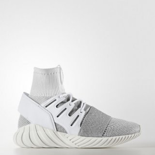 The adidas Tubular Doom Primeknit Shoes in white offer a fusion of sporty innovation and modern style, Ideal for Arizona Cardinals fans.