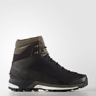 Conquer winter trails with adidas Terrex Tracefinder Climaheat Boots, designed for speed hiking and snowshoeing.