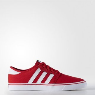 Upgrade your skate style with these classic shoes, featuring a durable design and comfortable fit. Don\'t miss out on this limited-time offer!