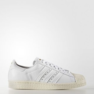 The adidas Superstar 80s Classic Shoes pay homage to their hardwood origins and \'80s hip-hop fashion influence.