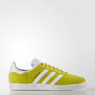 Experience the luxurious feel of the pigskin leather upper on the adidas Gazelle Casual Sneakers, ensuring durability and a premium look.