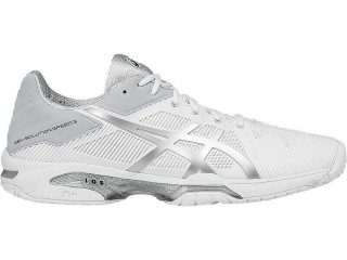 A midfoot Trusstic technology provides improved torsional stability while the forefoot lateral propulsion design allows for responsiveness.