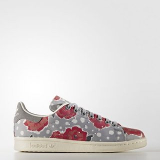 Step up your sneaker game with the adidas Stan Smith Shoes Jacquard, featuring a playful floral print and classic design elements for a fresh and stylish look.