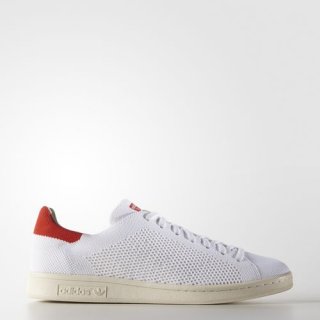Revamp your sneaker collection with the adidas Stan Smith Skate Shoes, a contemporary take on a classic style.