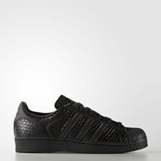 Make a bold fashion statement with the adidas Superstar Snakeskin Shoes, showcasing a snakeskin-embossed leather upper with contemporary street style.