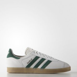 Featuring a padded collar and tongue, the adidas Gazelle Leather Shoes ensure a snug and comfortable fit throughout the day.