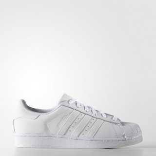 The adidas Superstar Classic White Shoes, a faithful reproduction of the iconic sneaker that has been a streetwear staple since 1969.