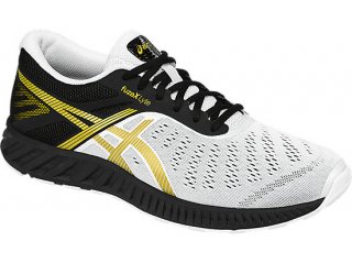 The Asics fuzeX Lyte shoe features a sleek seamless upper with full ground contact outsole for a smooth transition from heel to toe.