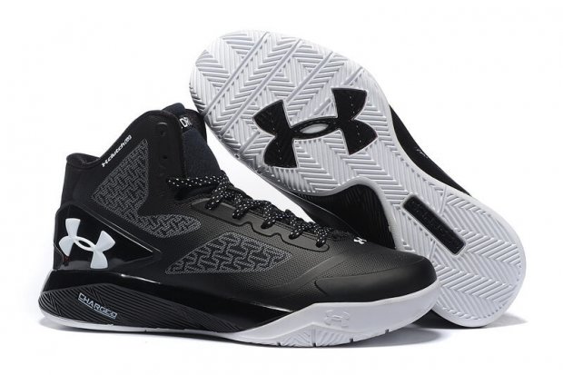 UA ClutchFit™ Drive II Basketball Shoes Black/White