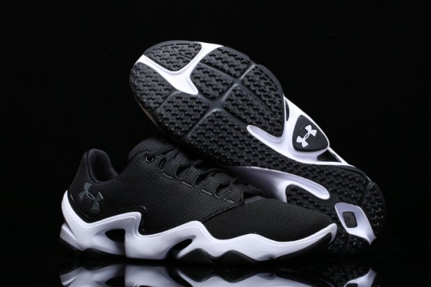 UA Phenom Proto Black/White II